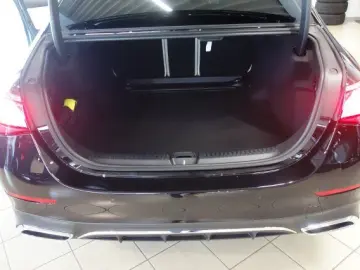 MERCEDES-BENZ E 220 d AMG LINE LED 360 20 ZO AHK KÜHLER BEL