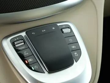 MERCEDES-BENZ V 300 d 4M lang Avantgarde AMG 8S Pano&hellip;