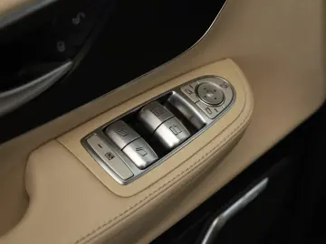 MERCEDES-BENZ V 300 d 4M lang Avantgarde AMG 8 Pano &hellip;