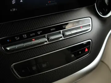 MERCEDES-BENZ V 300 d 4M lang Avantgarde AMG 8 Pano &hellip;