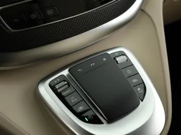 MERCEDES-BENZ V 300 d 4M lang Avantgarde AMG 8 Pano &hellip;