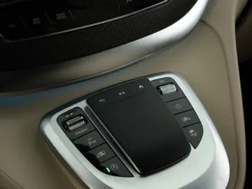 MERCEDES-BENZ V 300 d 4M lang Avantgarde AMG 8S Pano&hellip;