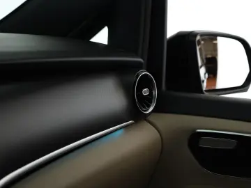 MERCEDES-BENZ V 300 d 4M lang Avantgarde AMG 8S Pano&hellip;