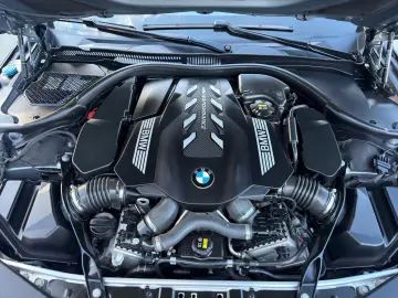 BMW M850i xDrive Gran Coupé Hifi B&W PanoGSD Park