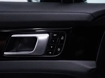 PORSCHE Panamera Sport Turismo 4 E-Hybrid Edition