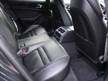 PORSCHE Panamera Sport Turismo 4 E-Hybrid Edition