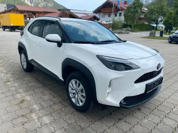 TOYOTA Yaris Cross 1.5 Hybrid AWD-i SHZ R-Cam App