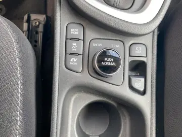 TOYOTA Yaris Cross 1.5 Hybrid AWD-i SHZ R-Cam App