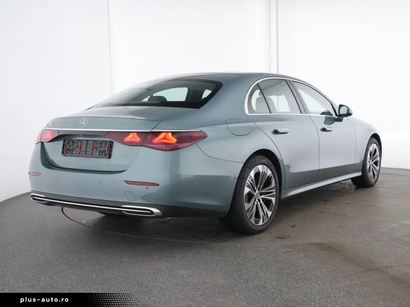 MERCEDES-BENZ E 300 e Avantgarde Pano Superscreen Bu&hellip;