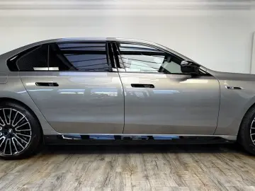 BMW M760 xDrive Executive Lounge Massage Sitzlüft