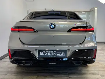 BMW M760 xDrive Executive Lounge Massage Sitzlüft