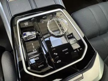 BMW M760 xDrive Executive Lounge Massage Sitzlüft