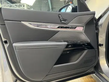 BMW M760 xDrive Executive Lounge Massage Sitzlüft