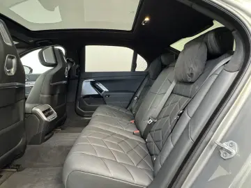BMW M760 xDrive Executive Lounge Massage Sitzlüft