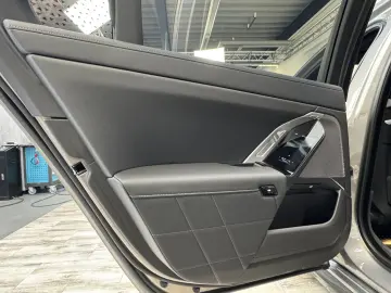 BMW M760 xDrive Executive Lounge Massage Sitzlüft