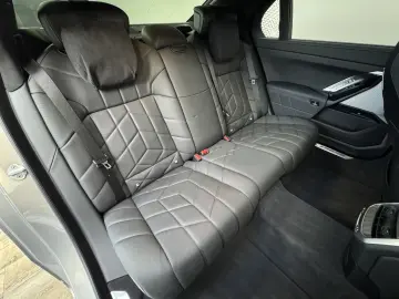 BMW M760 xDrive Executive Lounge Massage Sitzlüft