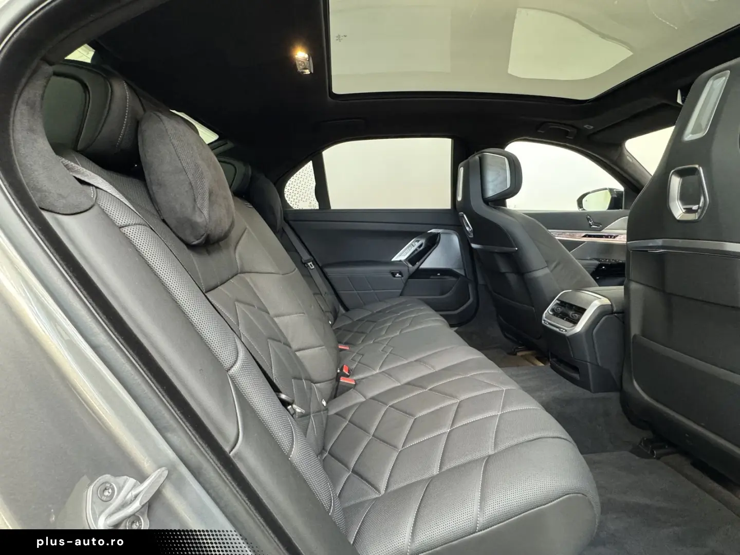 BMW M760 xDrive Executive Lounge Massage Sitzlüft