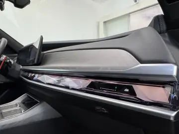 BMW M760 xDrive Executive Lounge Massage Sitzlüft