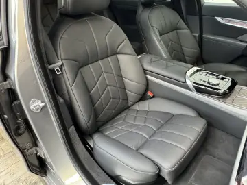 BMW M760 xDrive Executive Lounge Massage Sitzlüft