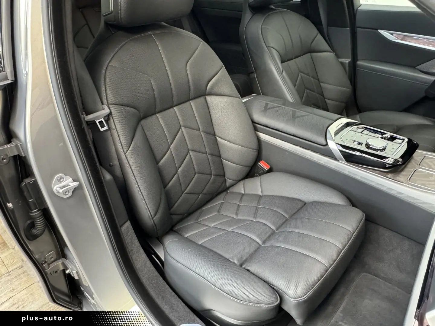 BMW M760 xDrive Executive Lounge Massage Sitzlüft