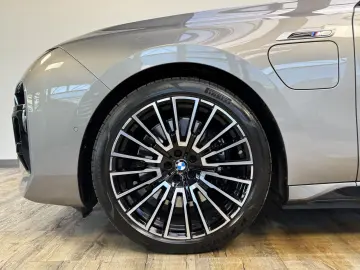 BMW M760 xDrive Executive Lounge Massage Sitzlüft