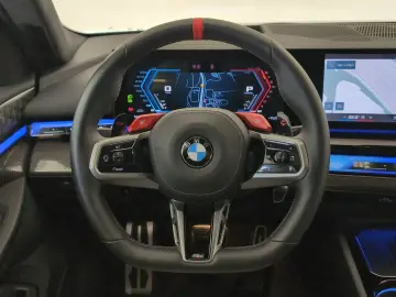 BMW M5 Lim Navi LED Pano DrAs Bo&Wi PaAs MDriv Ambie
