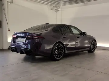 BMW M5 Lim Navi LED Pano DrAs Bo&Wi PaAs MDriv Ambie