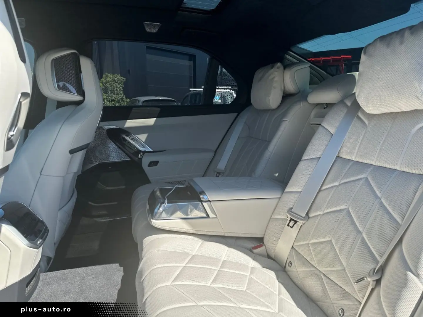 BMW M760e xD FROZEN DAPr B&O Execut. Lounge SkyL 21