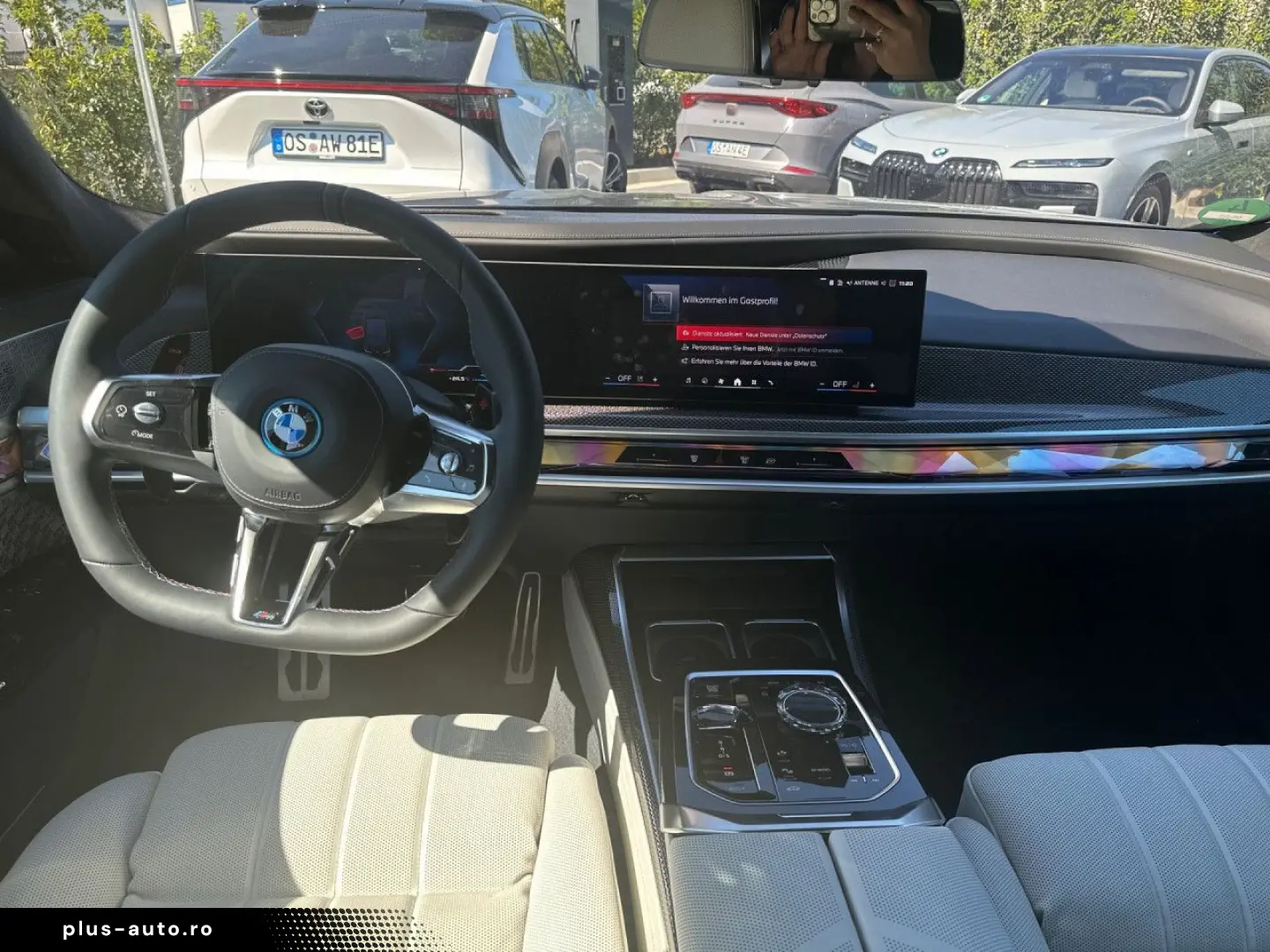 BMW M760e xD FROZEN DAPr B&O Execut. Lounge SkyL 21