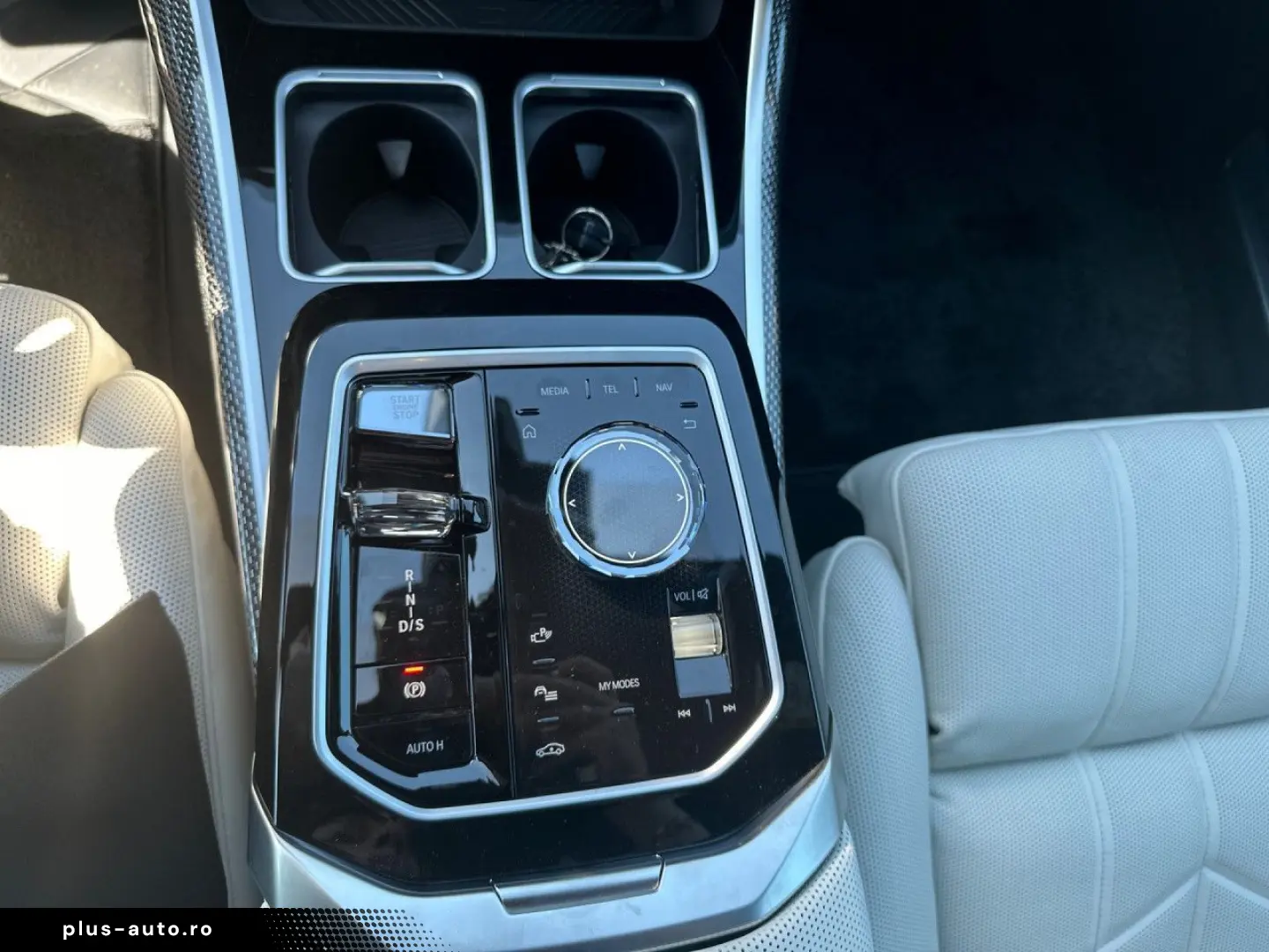 BMW M760e xD FROZEN DAPr B&O Execut. Lounge SkyL 21