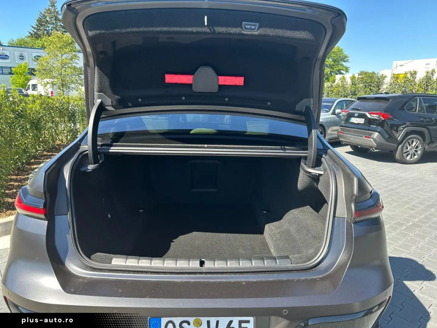 BMW M760e xD FROZEN DAPr B&O Execut. Lounge SkyL 21