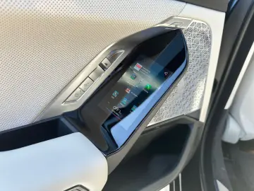 BMW M760e xD FROZEN DAPr B&O Execut. Lounge SkyL 21