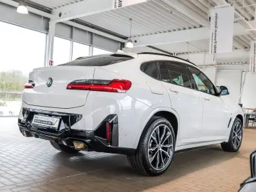 BMW X4 xDrive20i M-Sport Pano Hifi 20Zoll DrivingA.