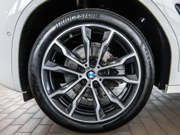 BMW X4 xDrive20i M-Sport Pano Hifi 20Zoll DrivingA.