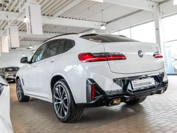 BMW X4 xDrive20i M-Sport Pano Hifi 20Zoll DrivingA.