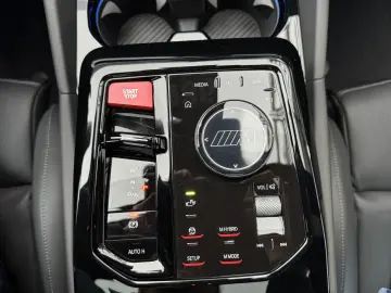 BMW M5 Limousine Individ. PANO B&W CarbonKeram 0 5%