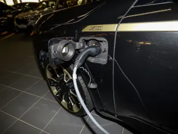 BMW XM M Sport ACC 360 KAM RFK NAVI Laser Massage