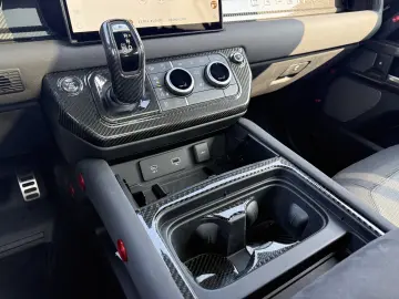 Land Rover Defender 110 3.0D 250 MHEV Hard Top X-Dynamic SE