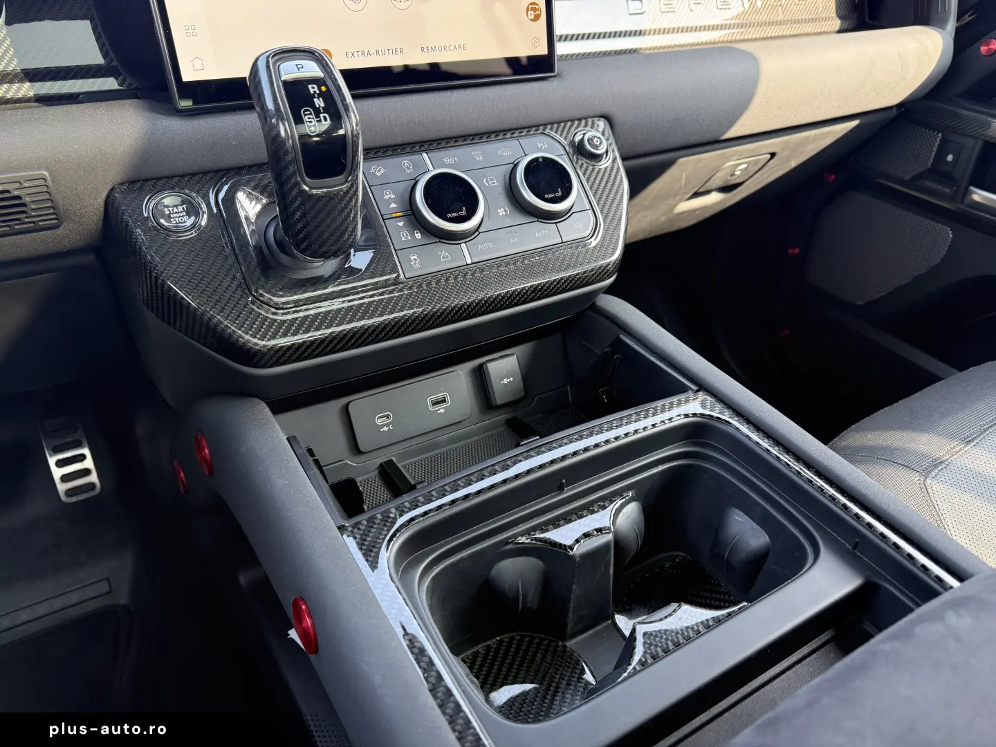 Land Rover Defender 110 3.0D 250 MHEV Hard Top X-Dynamic SE