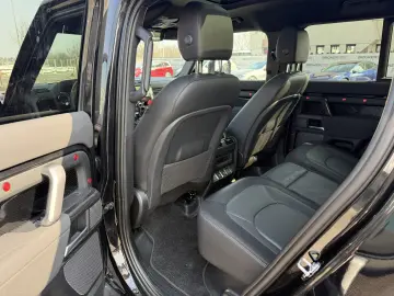 Land Rover Defender 110 3.0D 250 MHEV Hard Top X-Dynamic SE