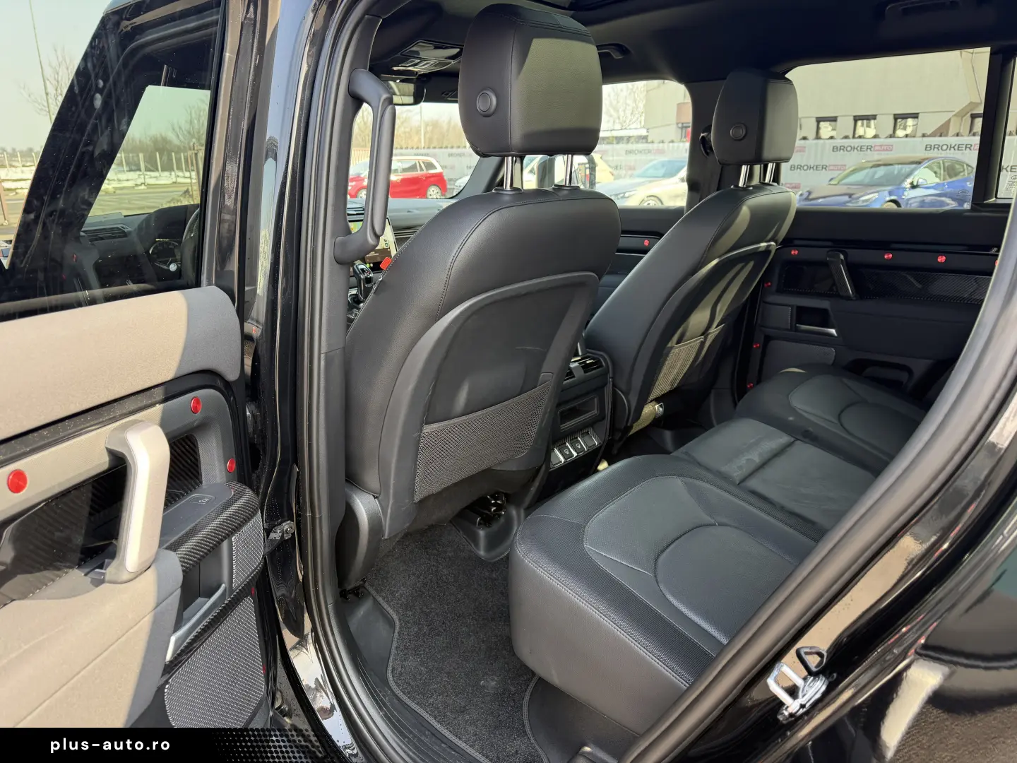 Land Rover Defender 110 3.0D 250 MHEV Hard Top X-Dynamic SE