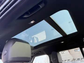 Land Rover Defender 110 3.0D 250 MHEV Hard Top X-Dynamic SE