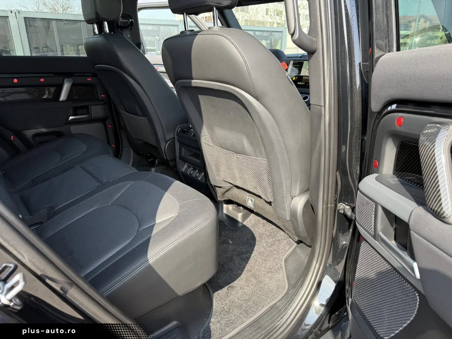 Land Rover Defender 110 3.0D 250 MHEV Hard Top X-Dynamic SE