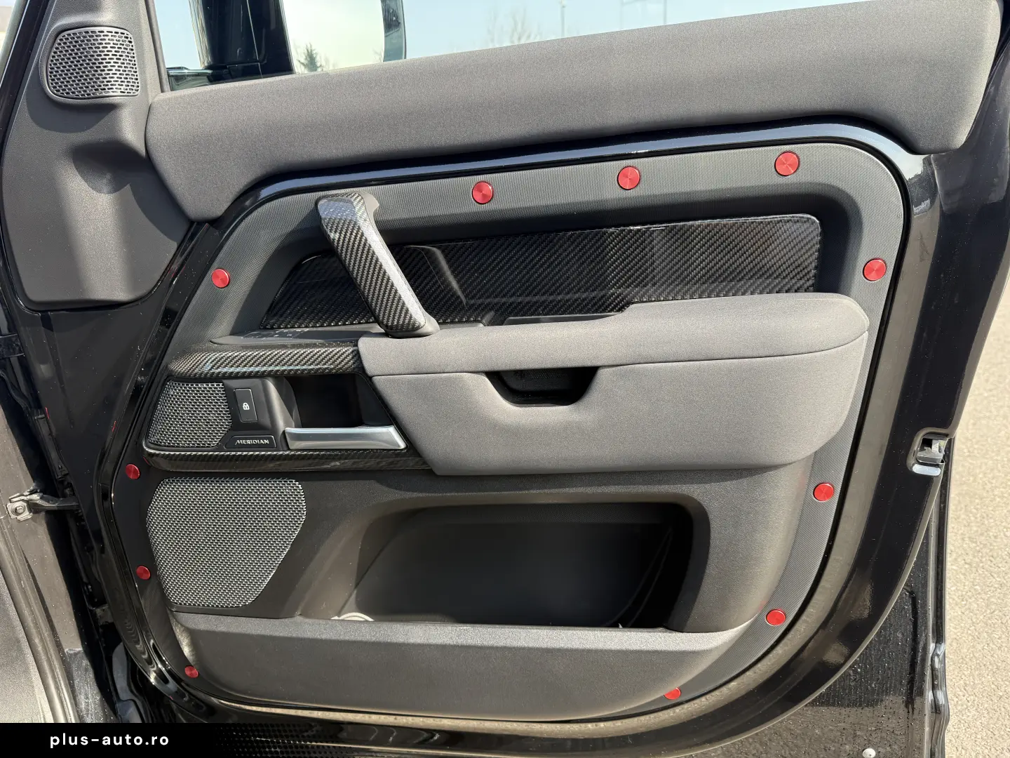 Land Rover Defender 110 3.0D 250 MHEV Hard Top X-Dynamic SE