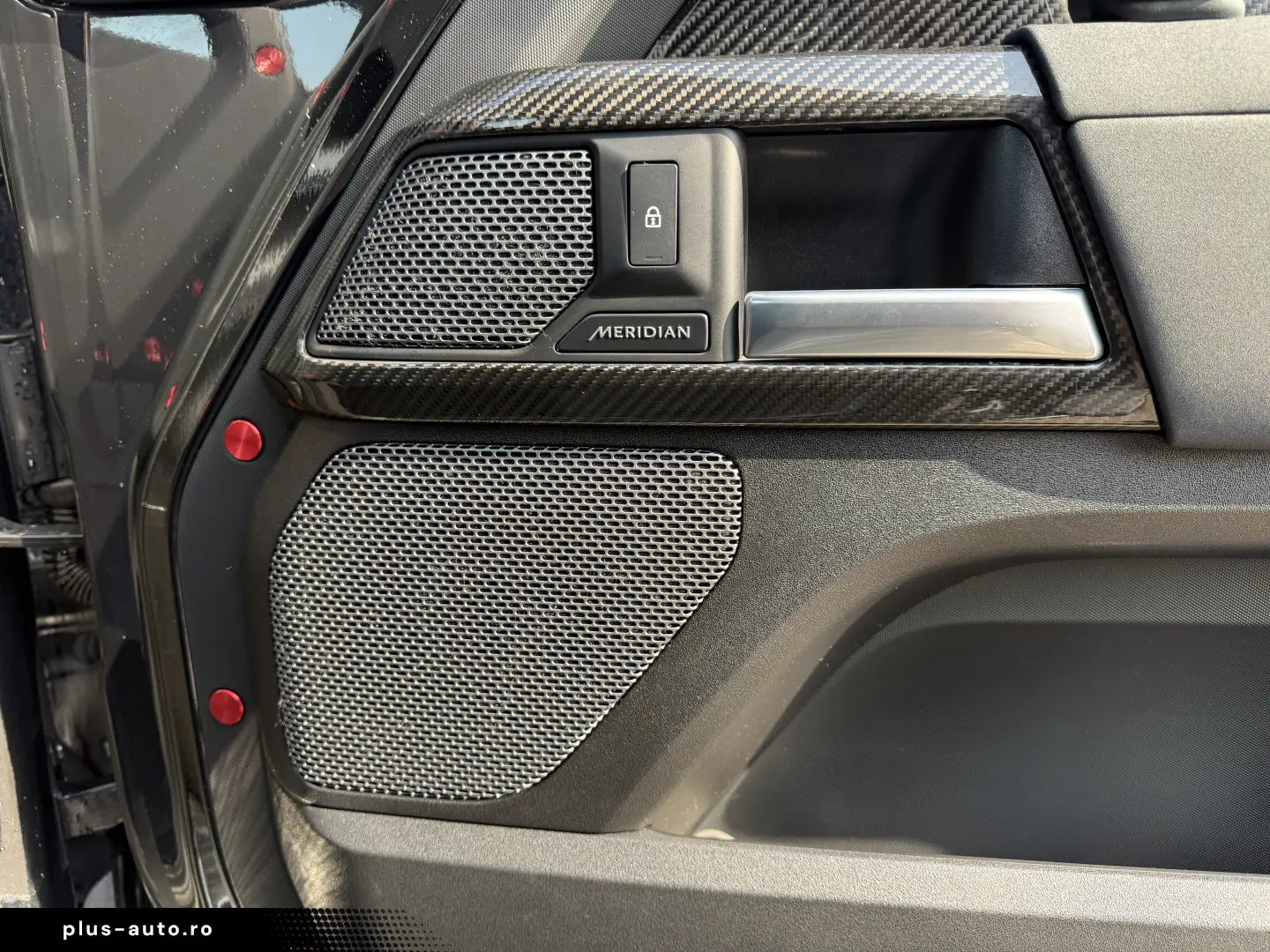 Land Rover Defender 110 3.0D 250 MHEV Hard Top X-Dynamic SE