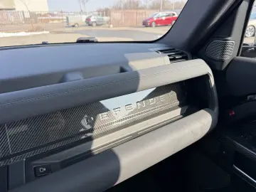 Land Rover Defender 110 3.0D 250 MHEV Hard Top X-Dynamic SE