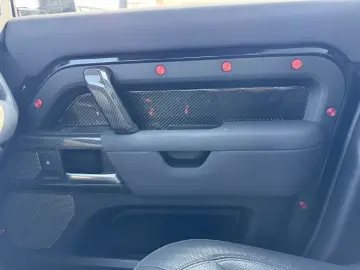 Land Rover Defender 110 3.0D 250 MHEV Hard Top X-Dynamic SE