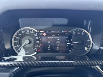 Land Rover Defender 110 3.0D 250 MHEV Hard Top X-Dynamic SE