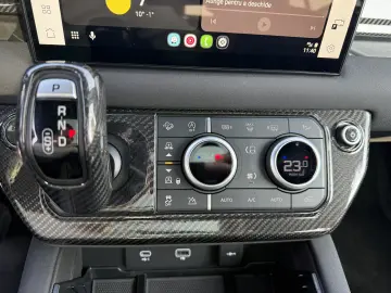 Land Rover Defender 110 3.0D 250 MHEV Hard Top X-Dynamic SE