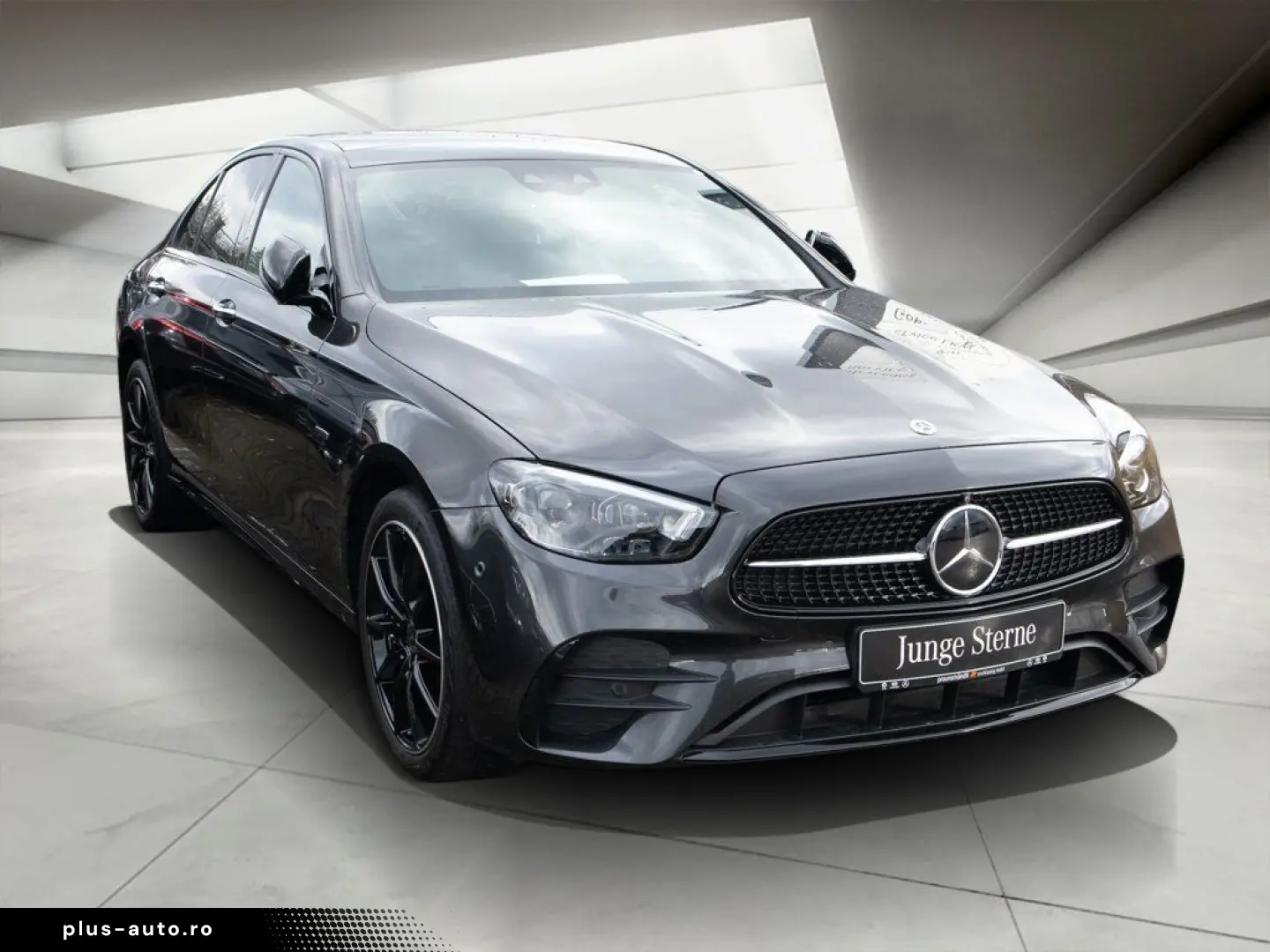 MERCEDES-BENZ E 300 de 4M AMG  Pano AHK 360  Distr. &hellip;